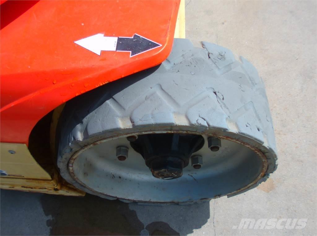 JLG Toucan 12E+ Vertikalūs stiebiniai keltuvai