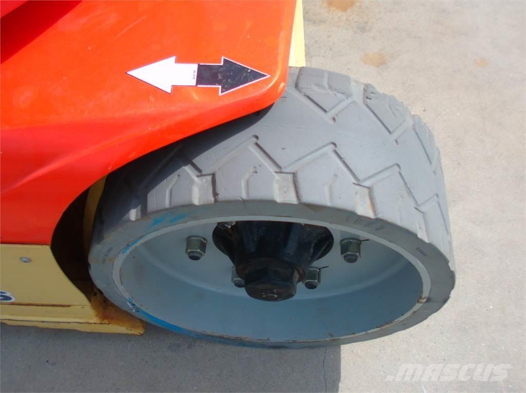 JLG Toucan 12E+ Vertikalūs stiebiniai keltuvai