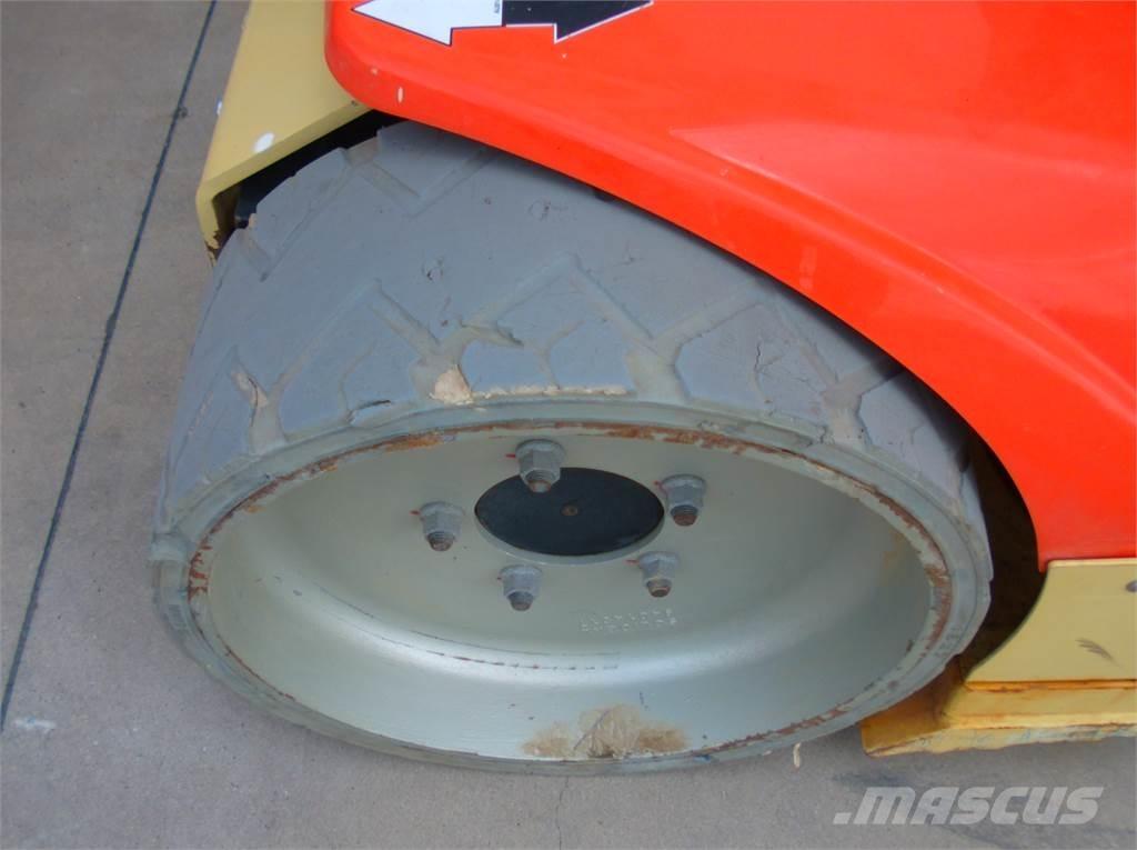 JLG Toucan 12E+ Vertikalūs stiebiniai keltuvai
