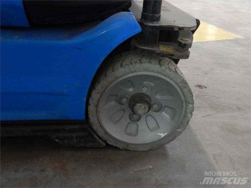Manitou 100VJR Vertikalūs stiebiniai keltuvai