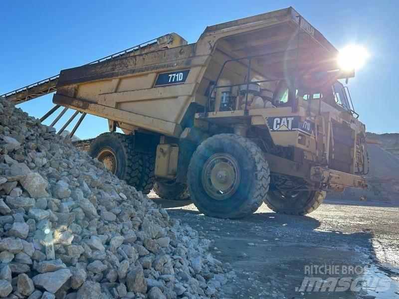 CAT 771D Atliekų išvežimo technika