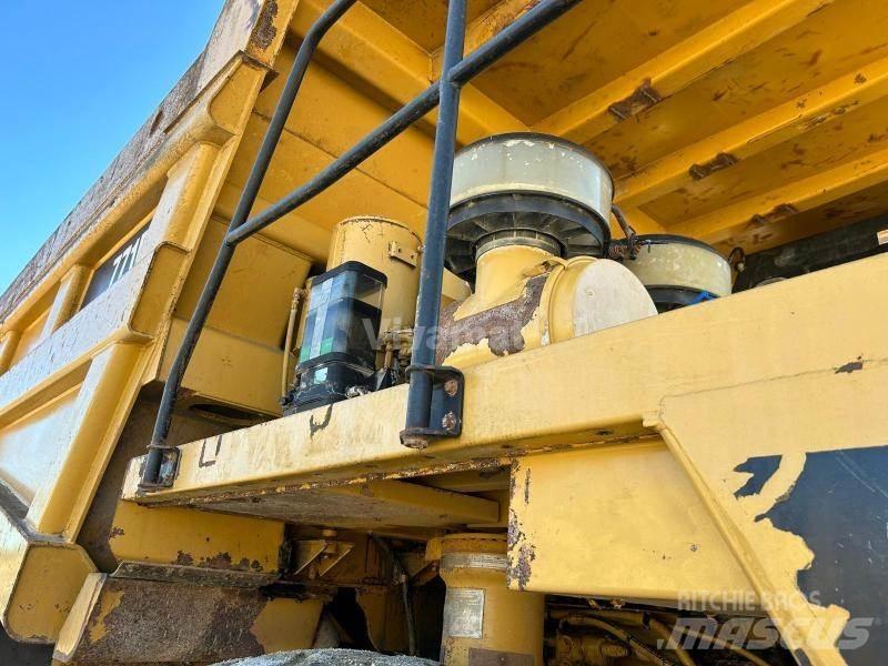 CAT 771D Atliekų išvežimo technika