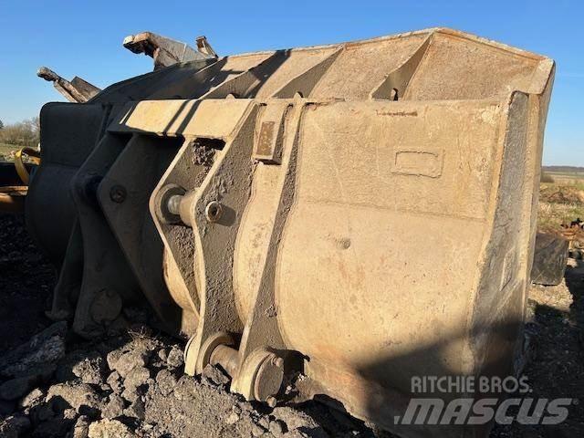 CAT 973D Kaušai