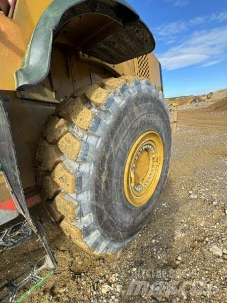 CAT 980M Naudoti ratiniai krautuvai