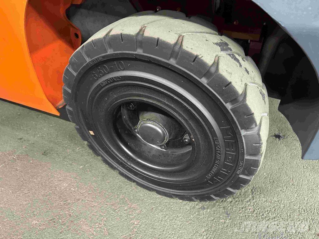 Toyota 02-8FGF30 LPG (dujiniai) krautuvai