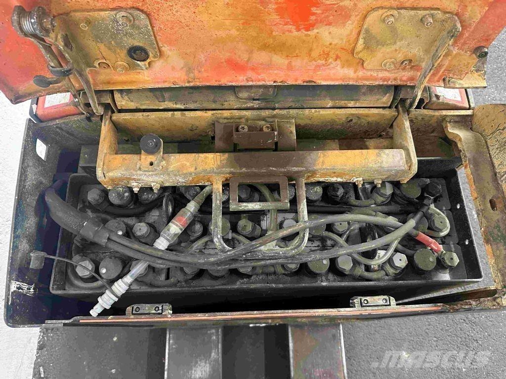 Toyota LPE 200 Mažų aukščių keltuvai
