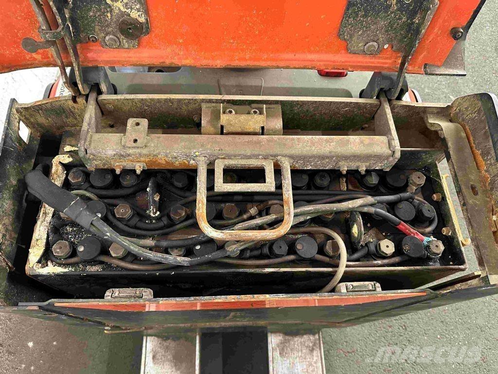 Toyota LPE 200 Mažų aukščių keltuvai