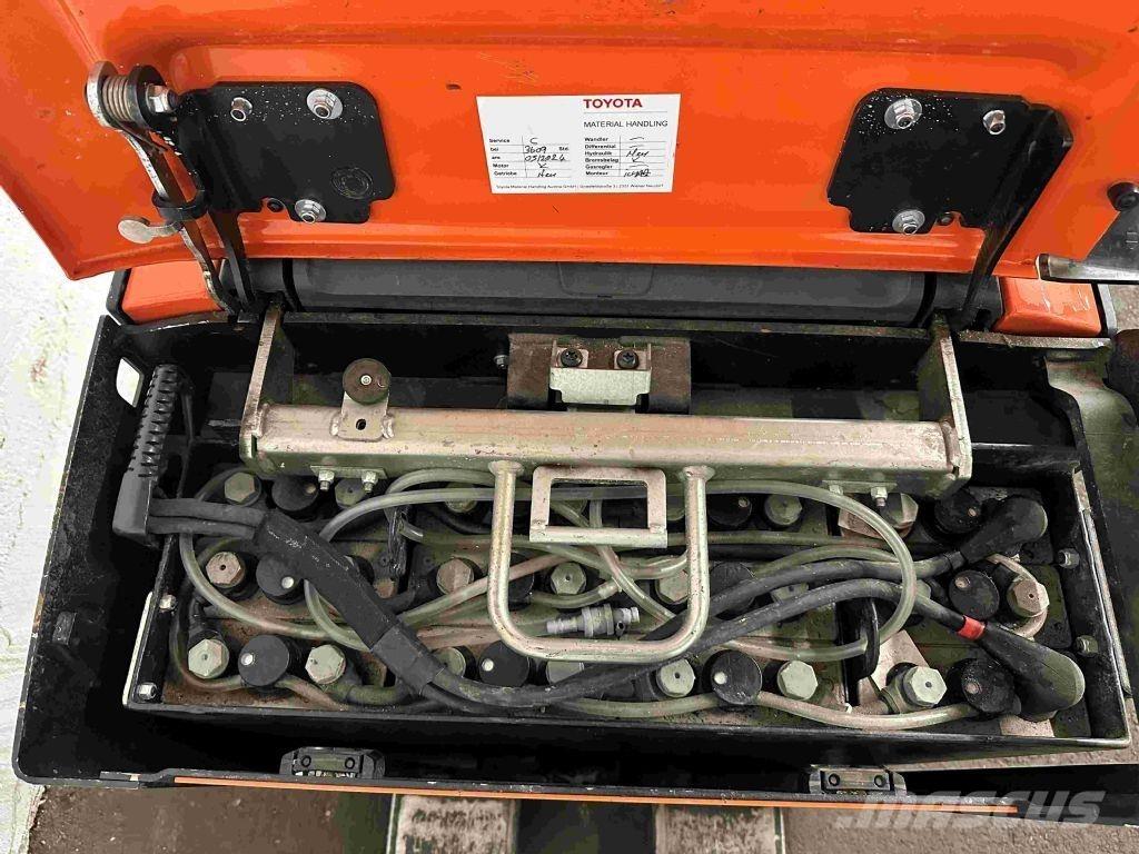 Toyota LPE 200 Mažų aukščių keltuvai
