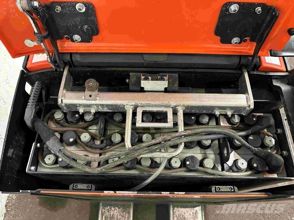Toyota LPE 200 Mažų aukščių keltuvai