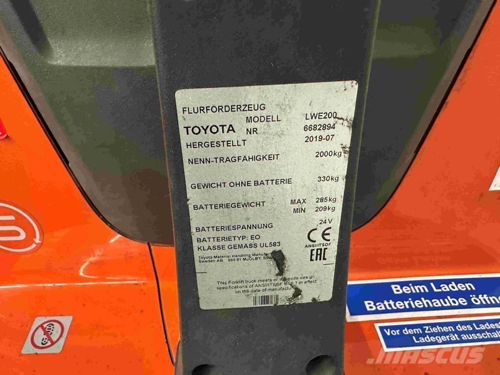 Toyota LWE 200 Mažų aukščių keltuvai