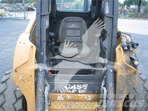 CASE SV250 Krautuvai su šoniniu pasukimu