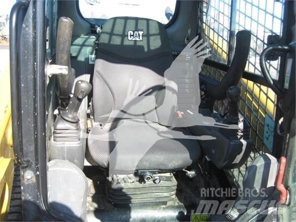 CAT 279D3 Krautuvai su šoniniu pasukimu