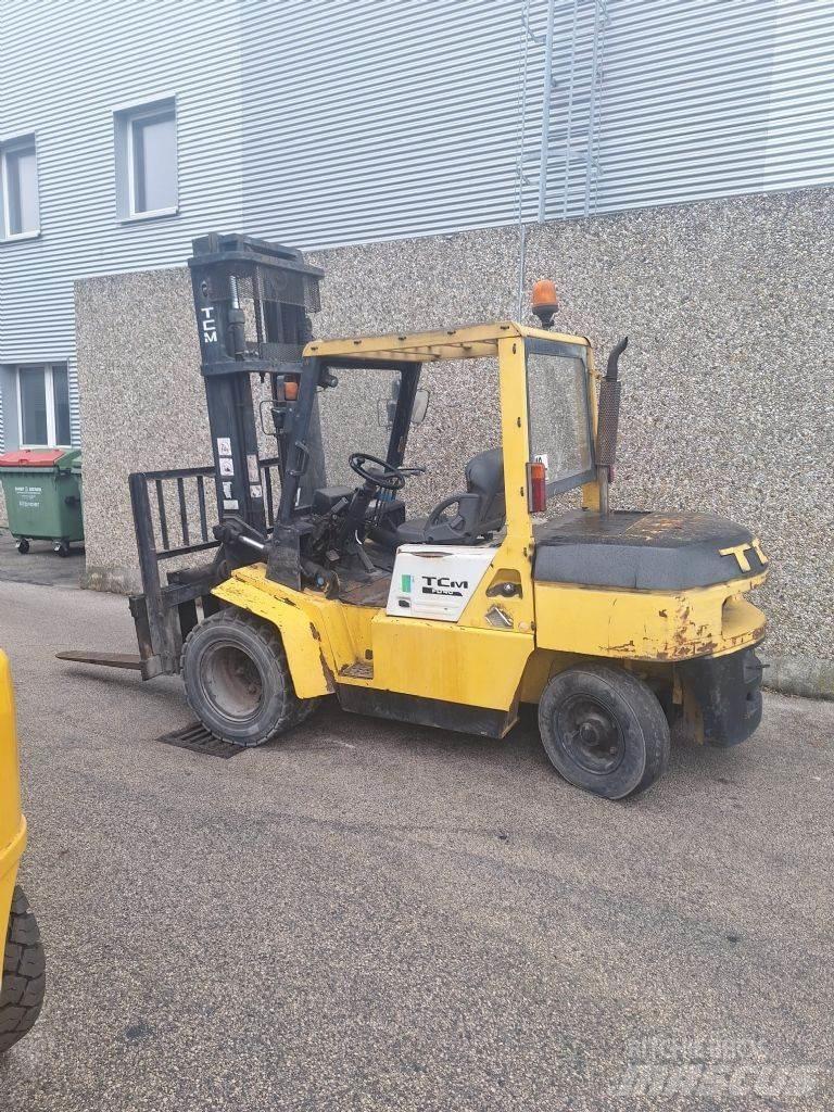 TCM FD40Z7 Dyzeliniai krautuvai