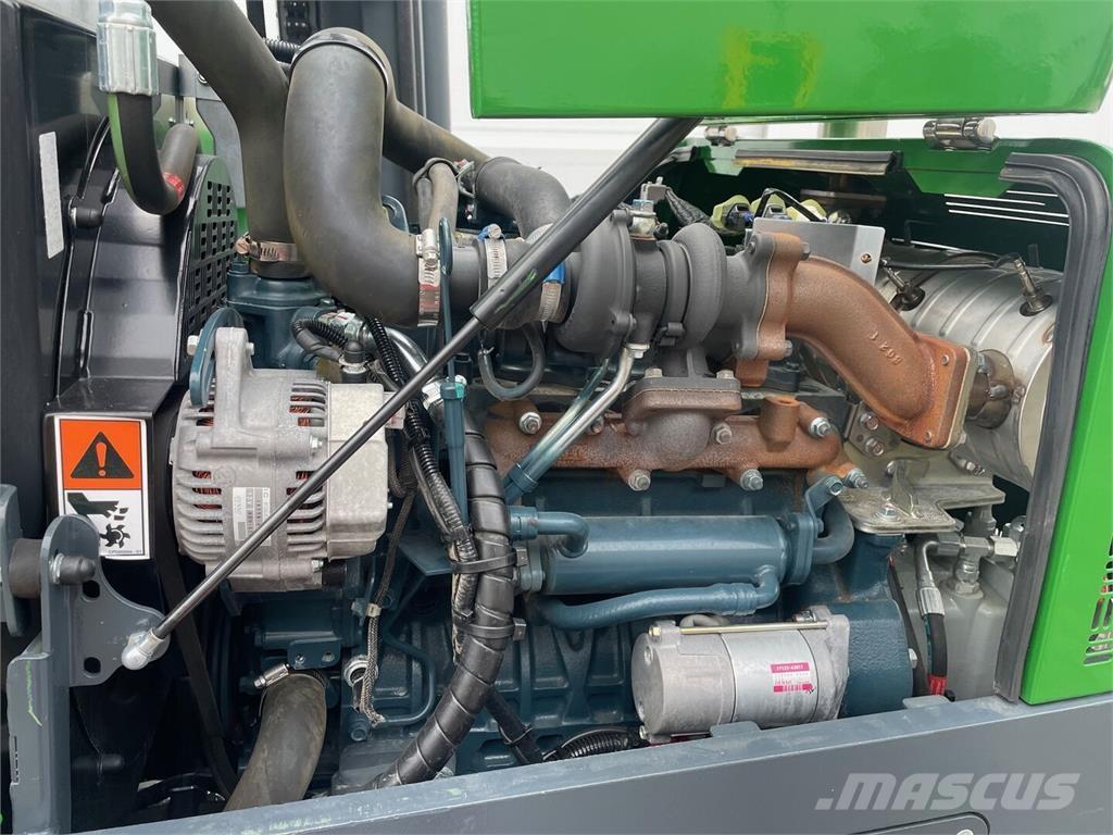 Combilift C4000 Krautuvai su pakrovimu iš šonų