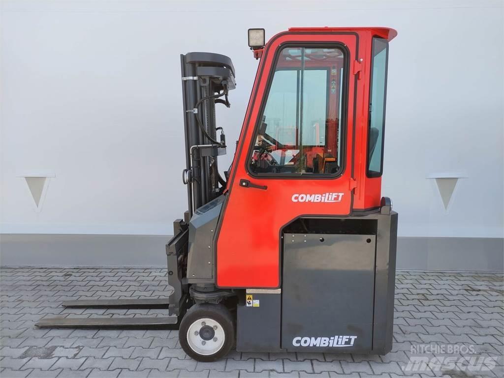 Combilift CBE3000 Dyzeliniai krautuvai