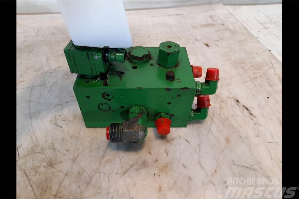 John Deere 7710 Suspension control valve Hidraulikos įrenginiai