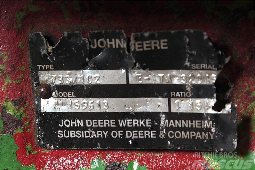 John Deere 6420 Disassembled front axle Transmisijos