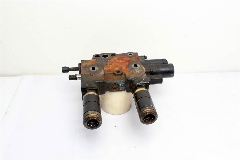 Case IH MX100C Remote control valve Hidraulikos įrenginiai