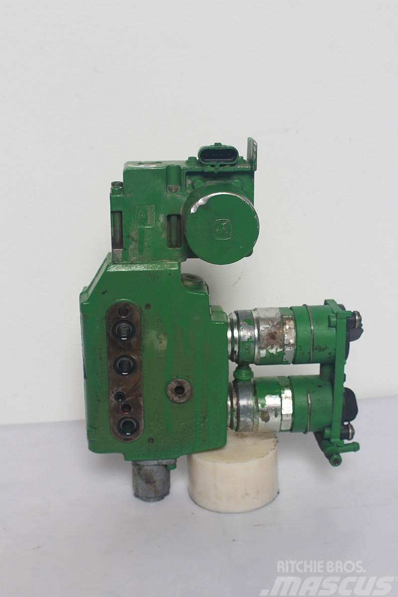 John Deere 7530 Remote control valve Hidraulikos įrenginiai