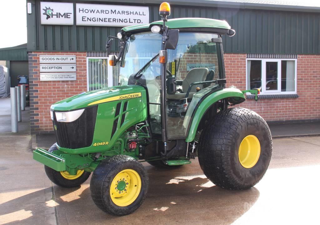 John Deere 4049 R Naudoti kompaktiški traktoriai