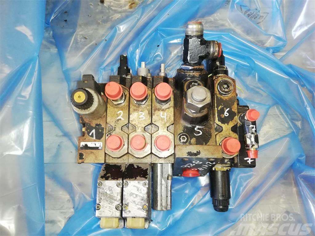 Massey Ferguson 8240 Remote control valve Hidraulikos įrenginiai