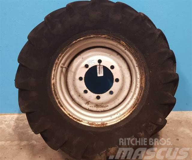  24 440/65R24 Tyres, wheels and rims