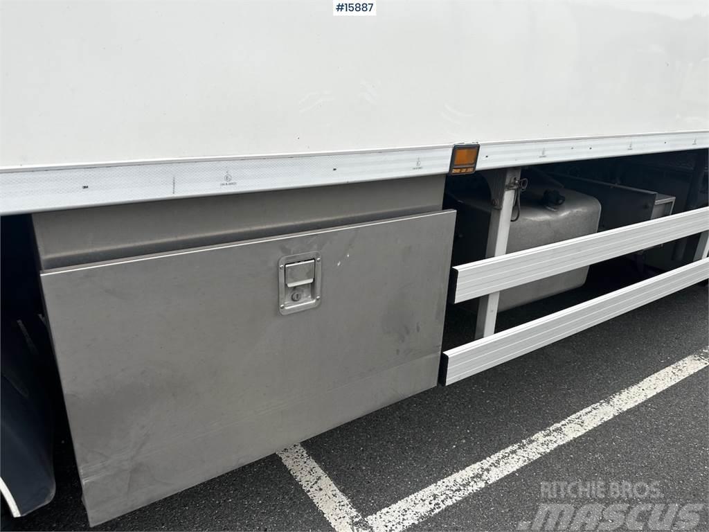 Mercedes-Benz Actros 6x2 Box Truck w/ fridge/freezer unit. Sunkvežimiai su dengtu kėbulu