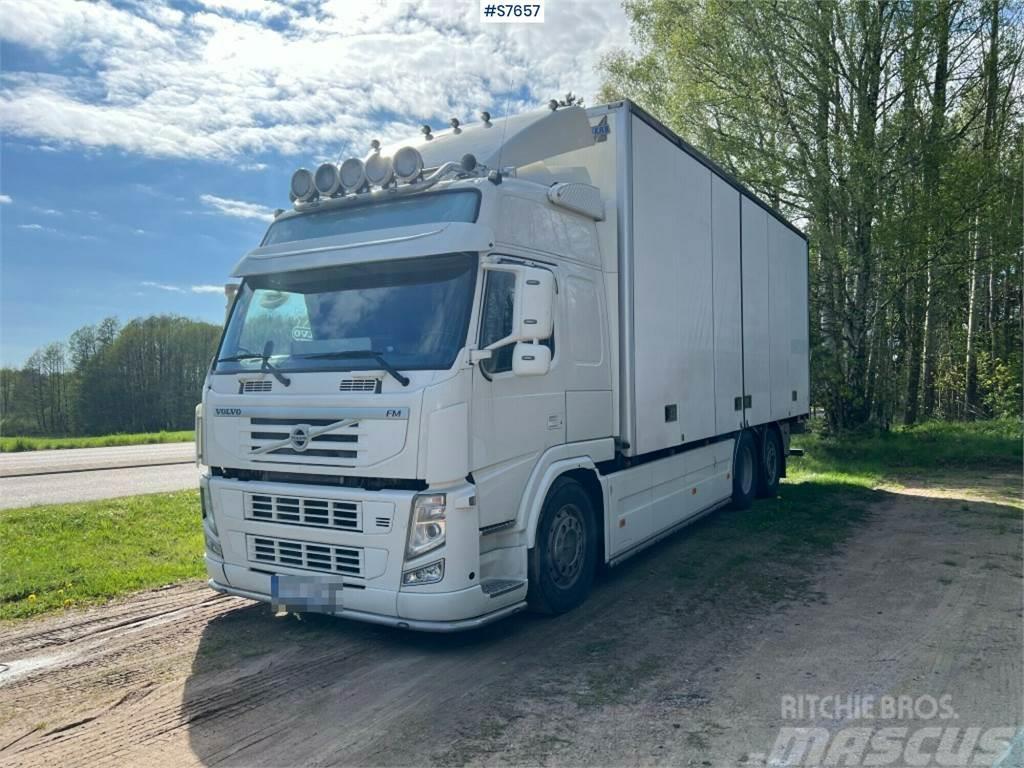 Volvo FM 6x2 Box truck with openable left side and tail  Sunkvežimiai su dengtu kėbulu
