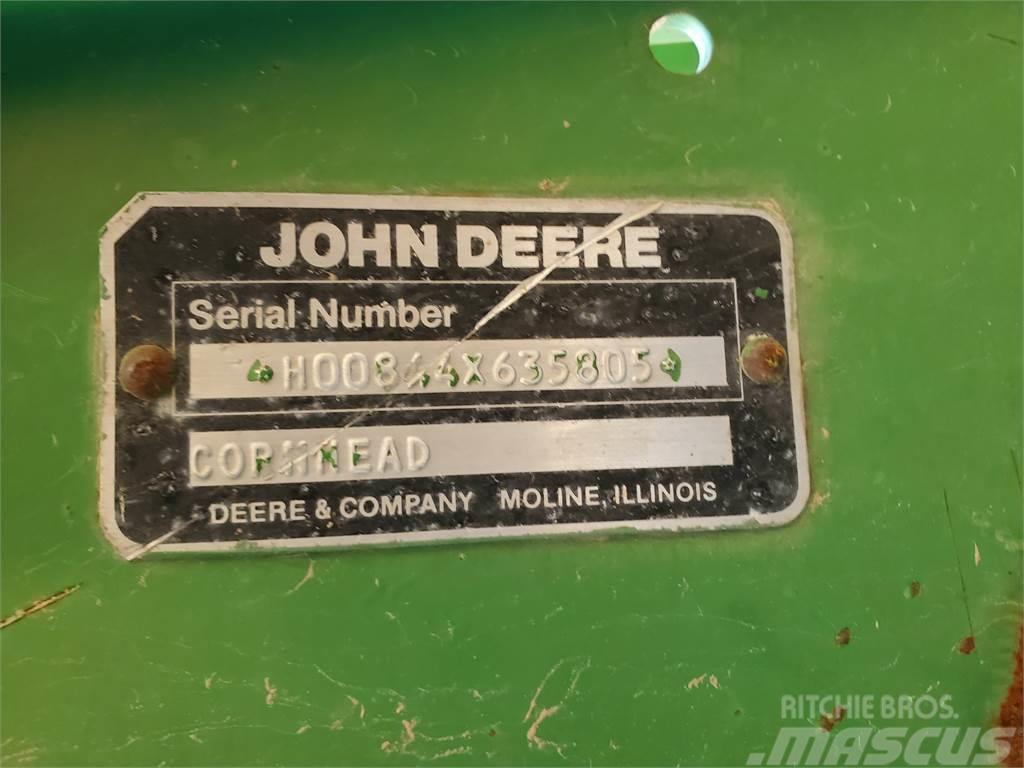 John Deere 844 Derliaus nuėmimo kombainai