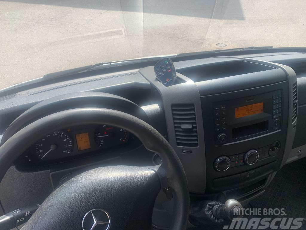 Mercedes-Benz Sprinter 313 CDI Pakettiauto umpikori + TL Nostin Furgonai