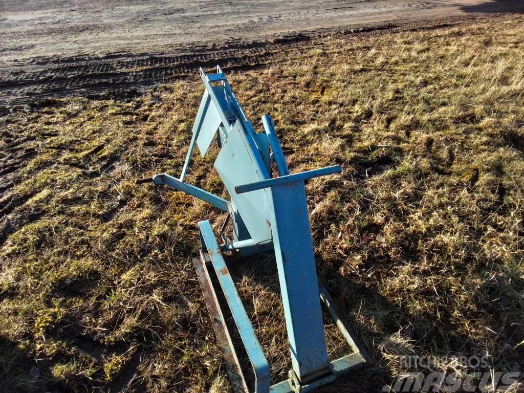Japa Kierrehalkaisija traktorikäyttöinen Medžių skaldymo, pjovimo ir lupimo įrengimai