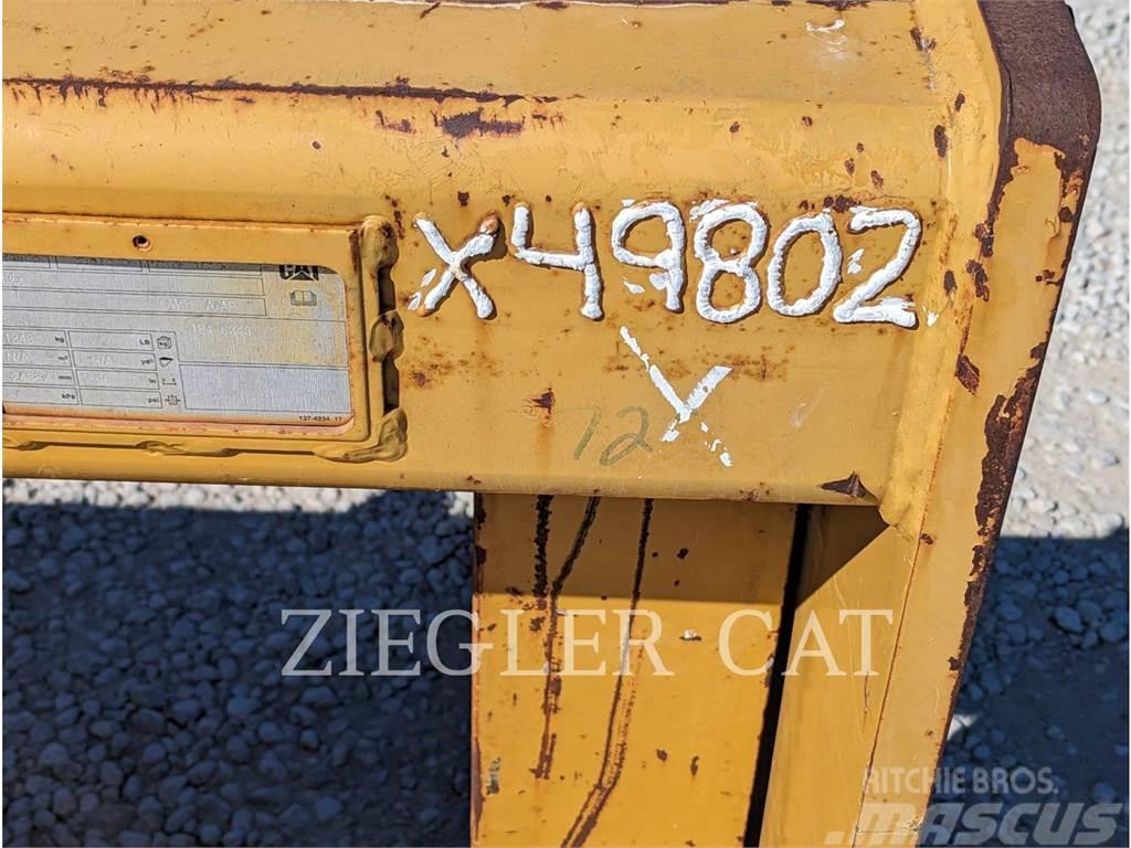 CAT 953 TRACK TYPE LOADER FORK PIN ON 72 Šakės