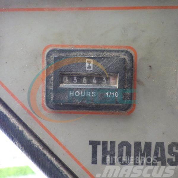 Thomas 153 Naudoti ratiniai krautuvai