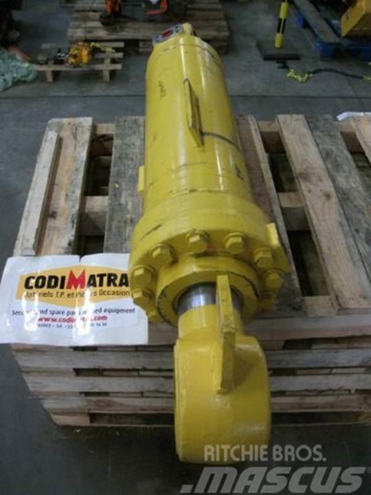 Komatsu WA500 Hidraulikos įrenginiai