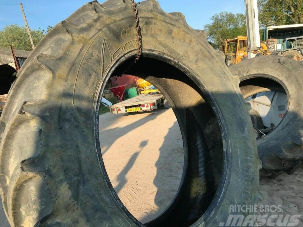  Tractor tyres 650/65 R 42 - £500 plus vat £600 Padangos, ratai ir ratlankiai