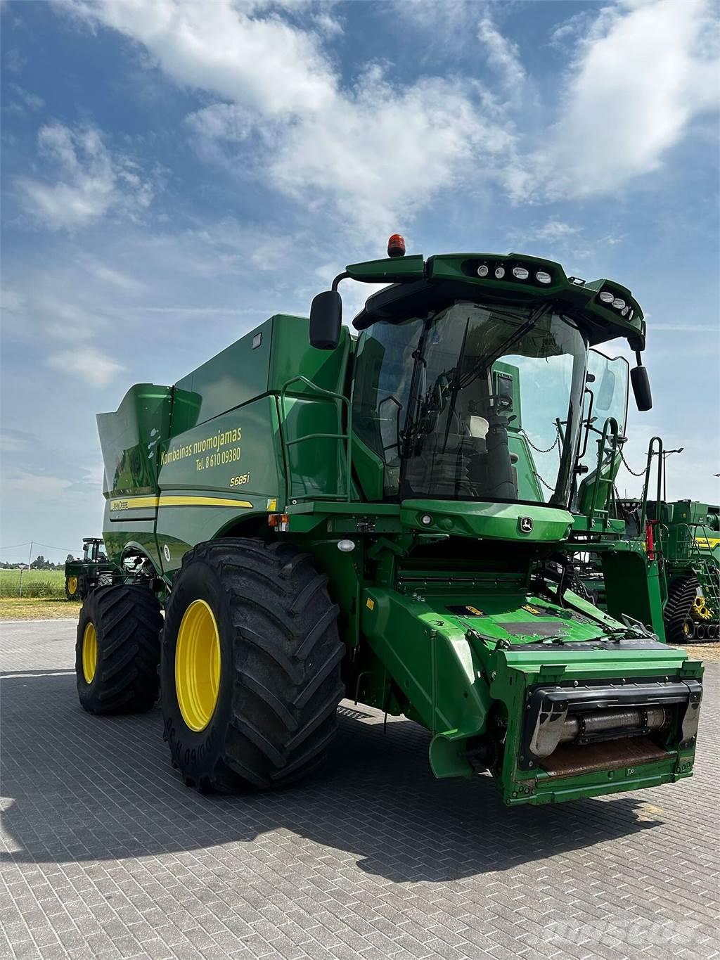 John Deere S685 Derliaus nuėmimo kombainai