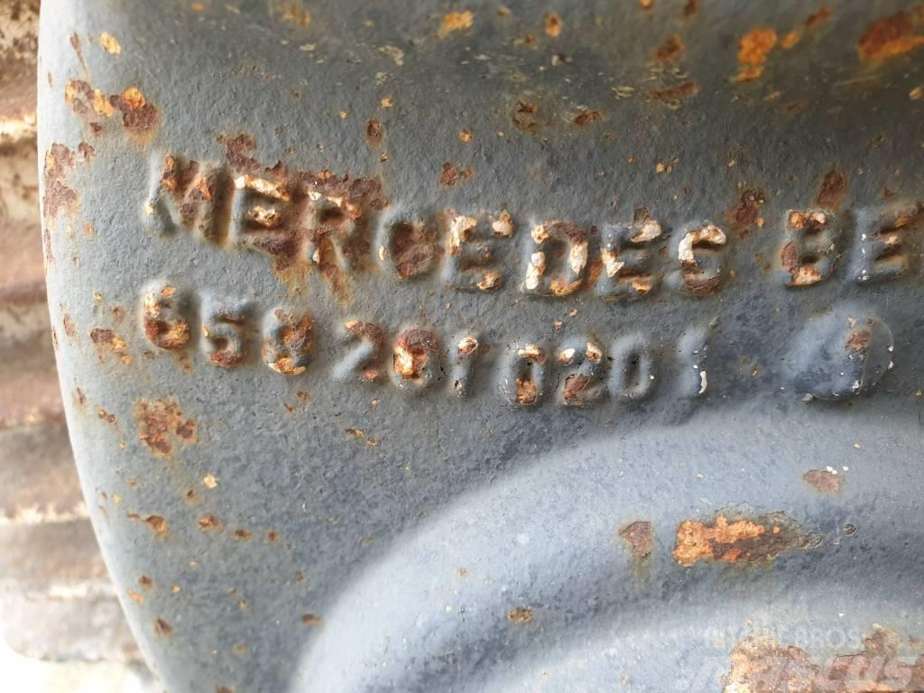 Mercedes-Benz VG 2400-3W/1 448 Hidraulikos įrenginiai