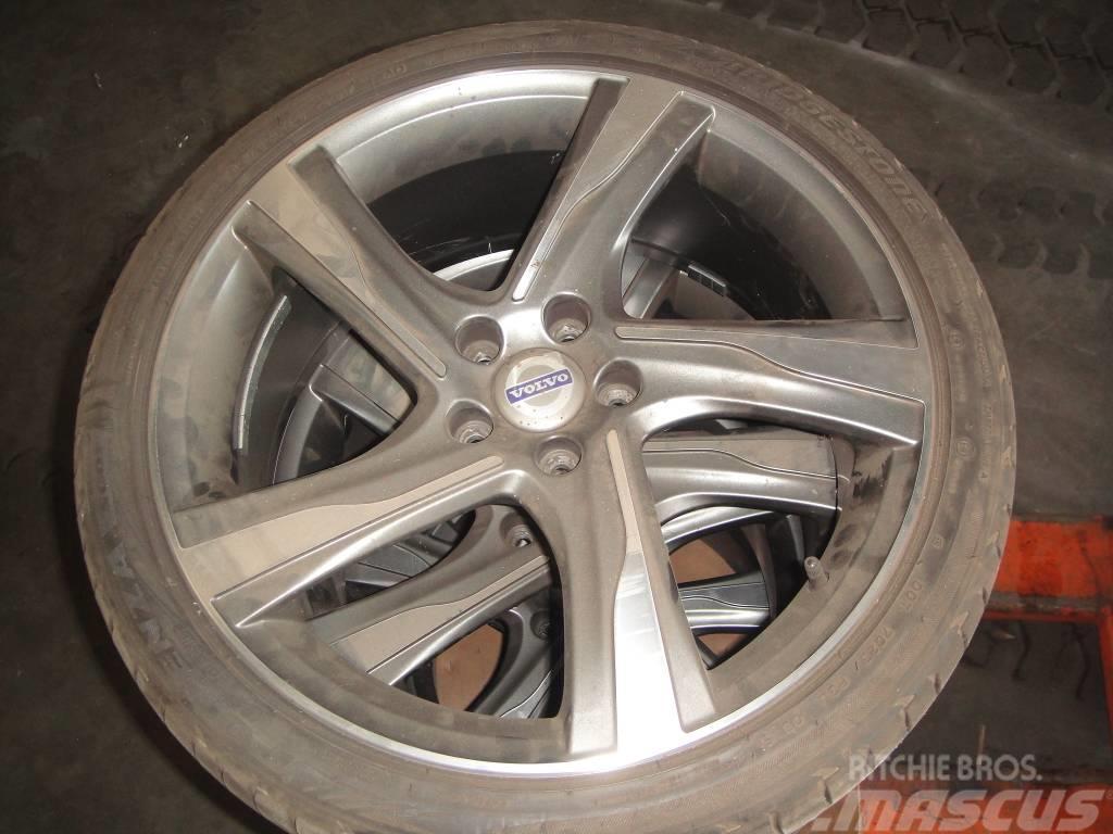 Bridgestone 245/35R19 Volvo Padangos, ratai ir ratlankiai