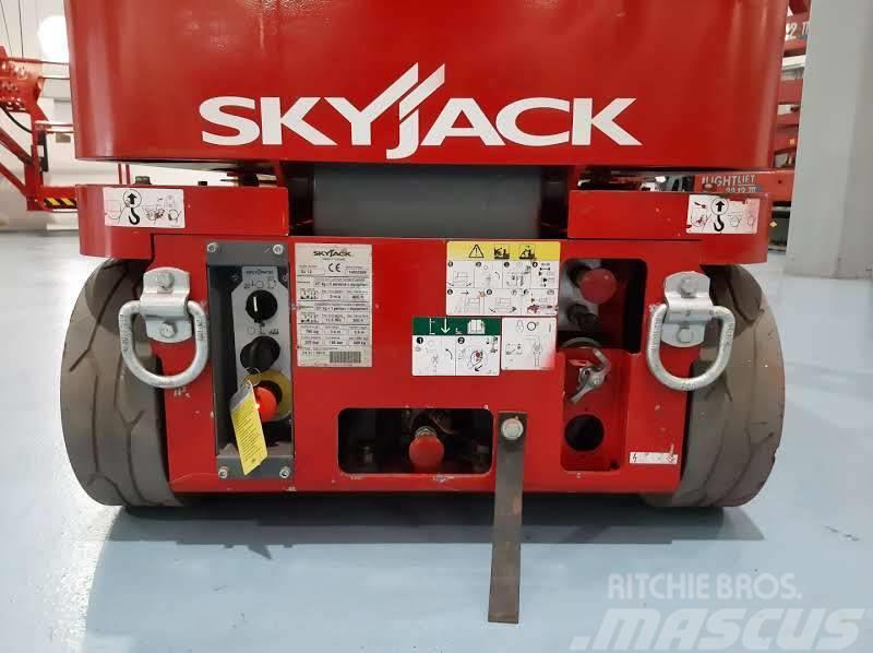 SkyJack SJ 12 Vertikalūs stiebiniai keltuvai