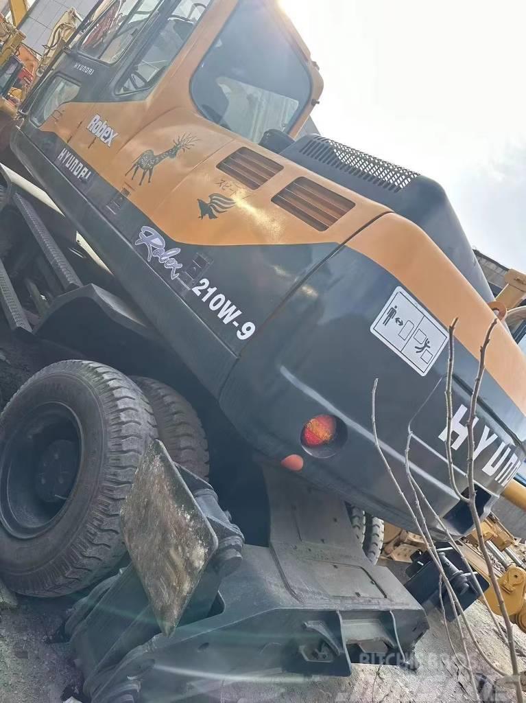 Hyundai 210W-9 Wheeled excavators