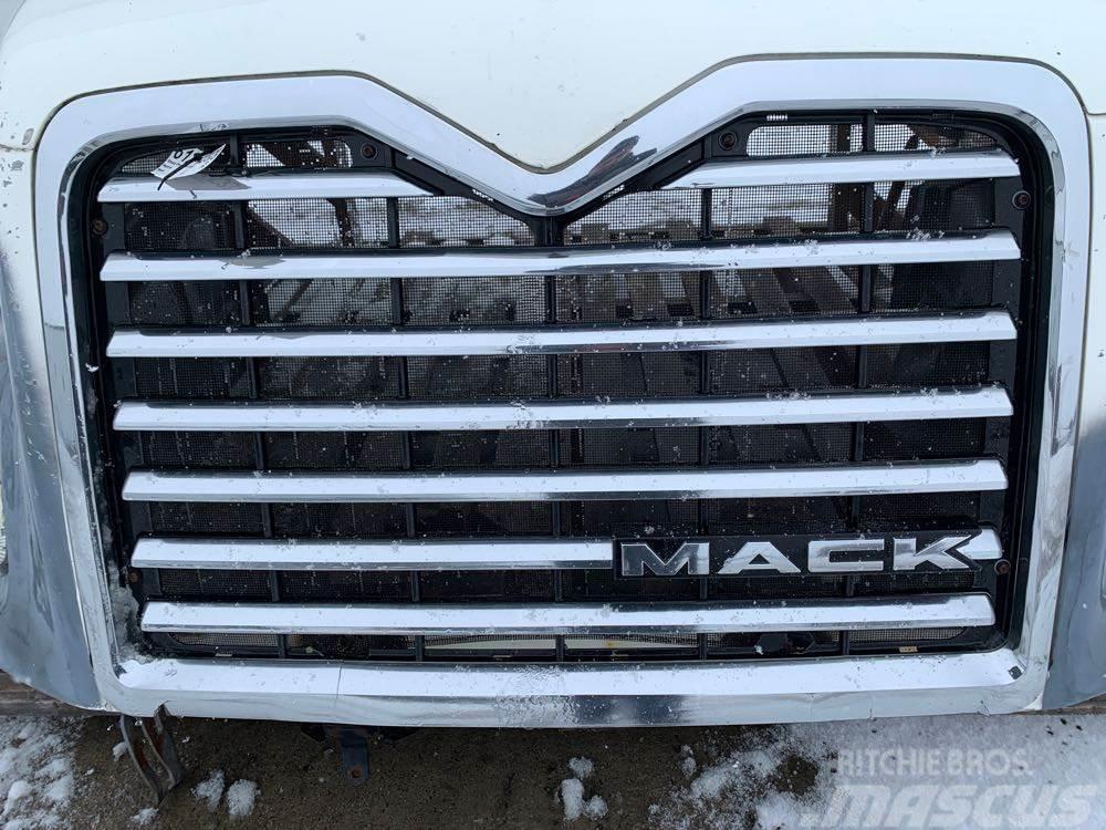 Mack Pinnacle CXU612 Kabinos ir salonai