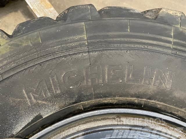  13.00R25 Michelin X dæk på fælg - 4 stk Padangos, ratai ir ratlankiai