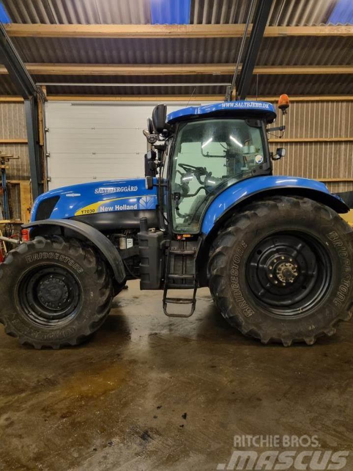 New Holland T7030 AC Traktoriai