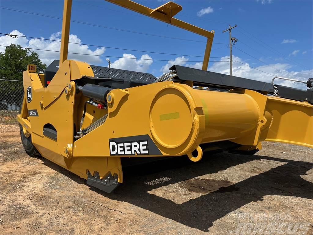 John Deere 2412D E Traktoriai