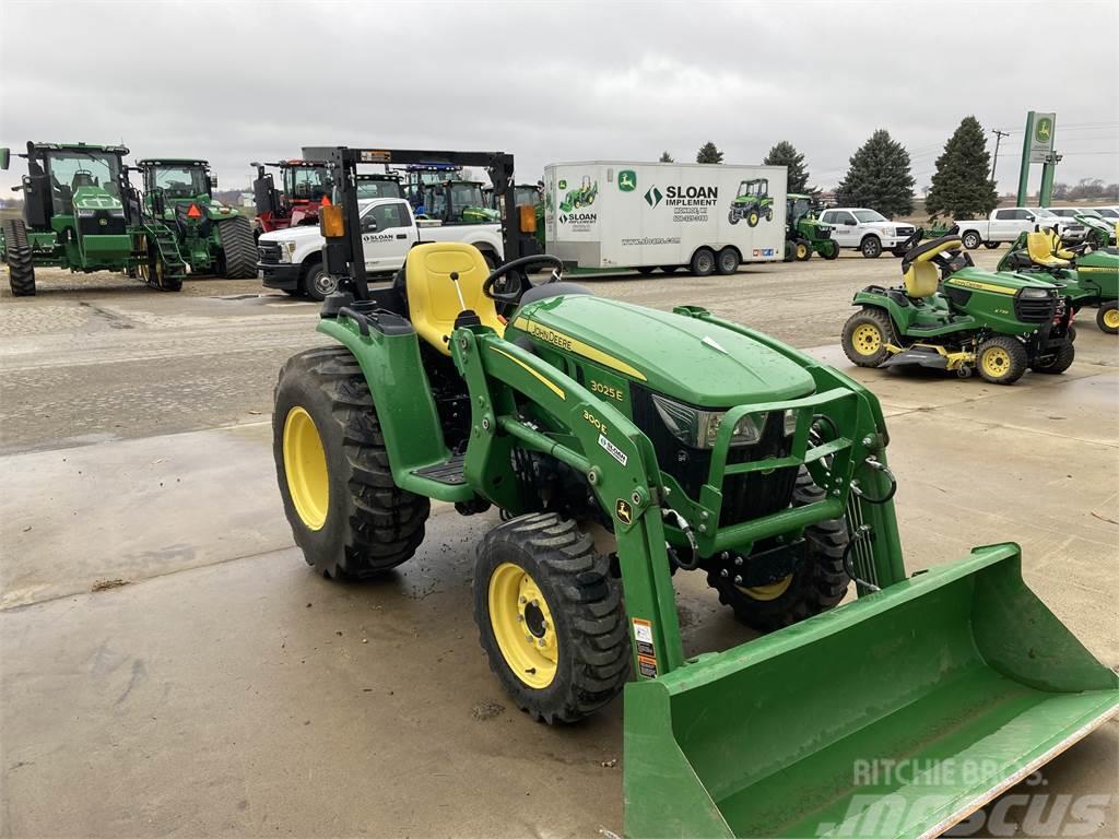 John Deere 3025E Naudoti kompaktiški traktoriai