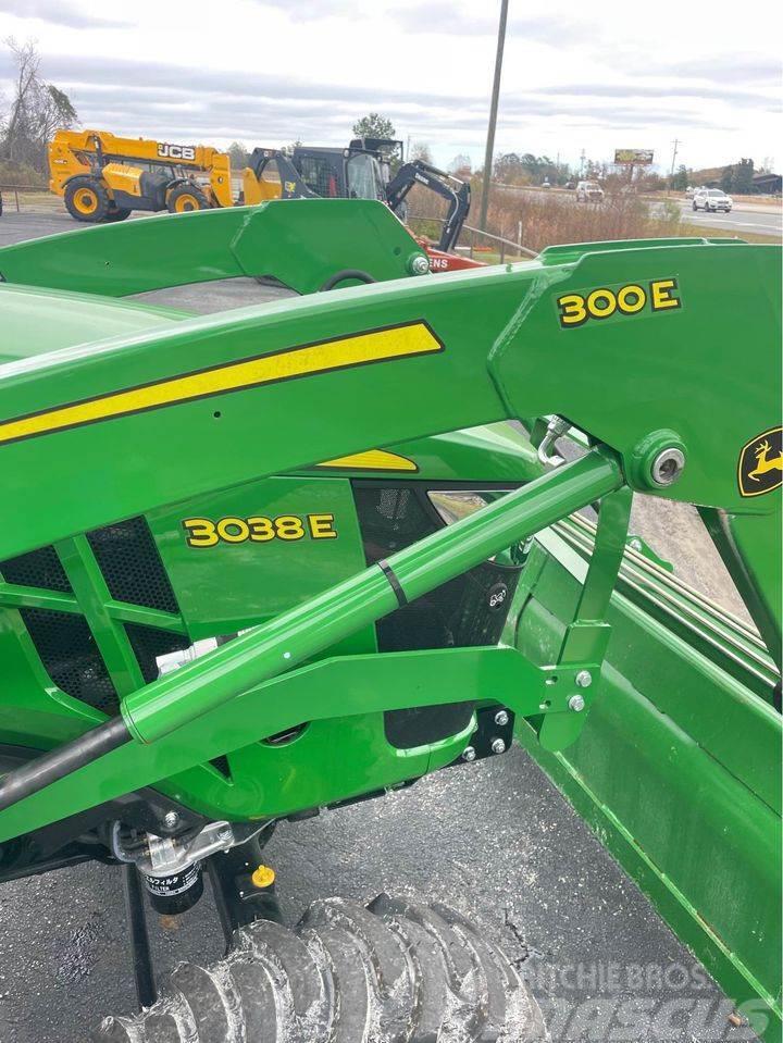 John Deere 3038E Naudoti kompaktiški traktoriai