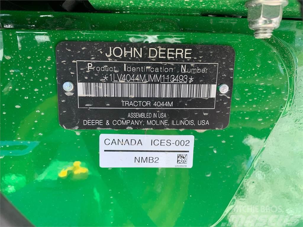 John Deere 4044M Traktoriai