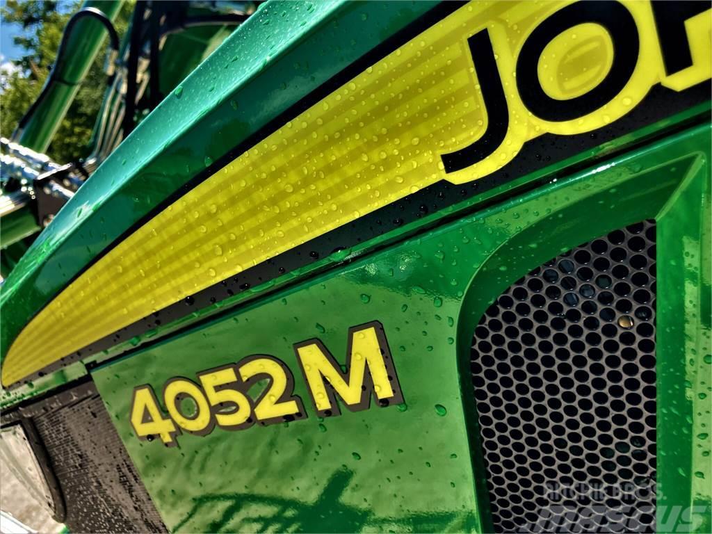 John Deere 4052M Traktoriai