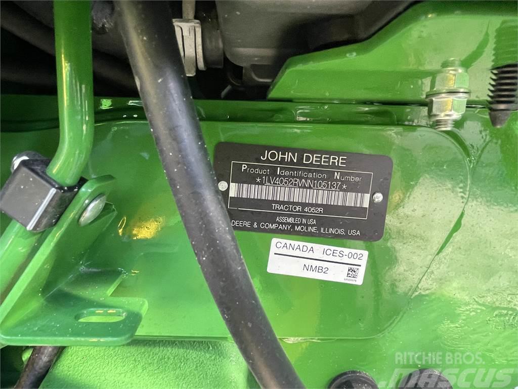 John Deere 4052R Traktoriai