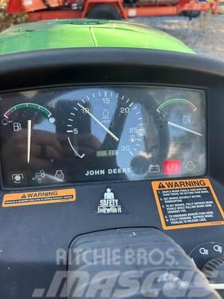 John Deere 4200 Naudoti kompaktiški traktoriai